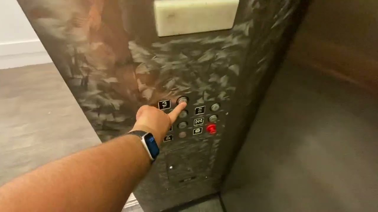 Montgomery Hydraulic Elevator at Macy’s Westfield Topanga Mall Canoga Park  CA￼