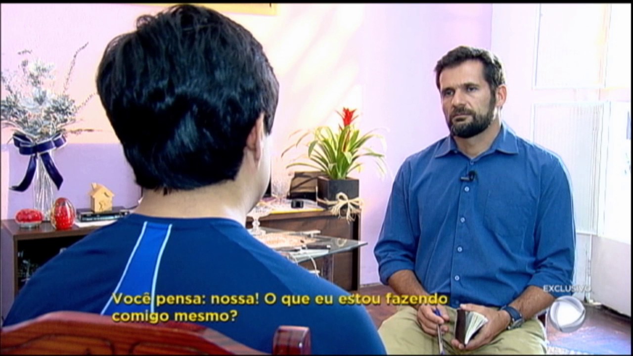 Marcelo procura Grupo de Compulsivos Sexuais Anônimos para tratar obsessão