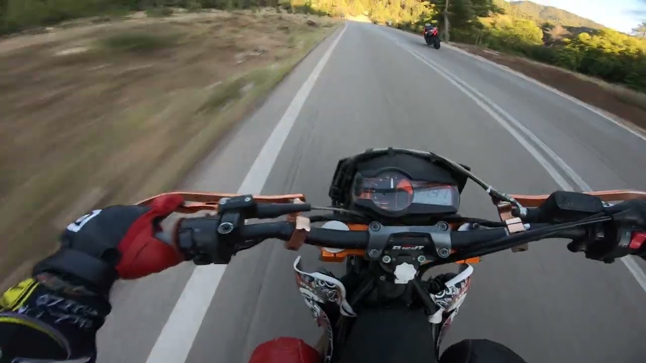 Let's start the chase Yamaha R1 M KTM 690 SMC