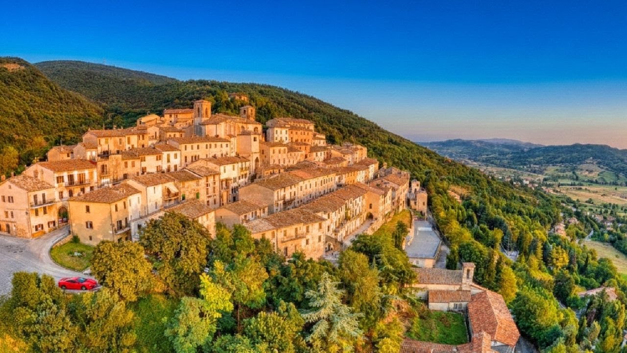 FOSSATO DI VICO, Italy 🇮🇹 | The Silent Umbrian Village No One Talks About (4K Walk)