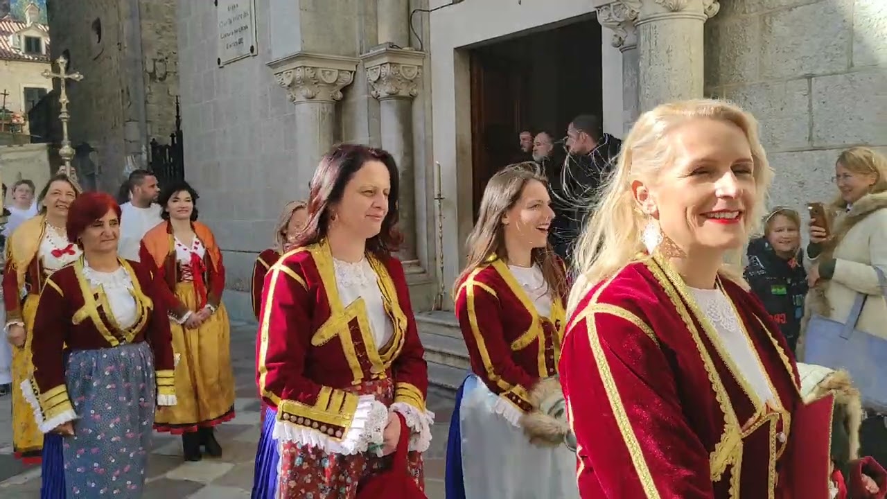Sveti Tripun,vanjska proslava,pozdrav Svetim moštima ispred crkve Svetog Nikole. Kotor 05.02.2023 AD