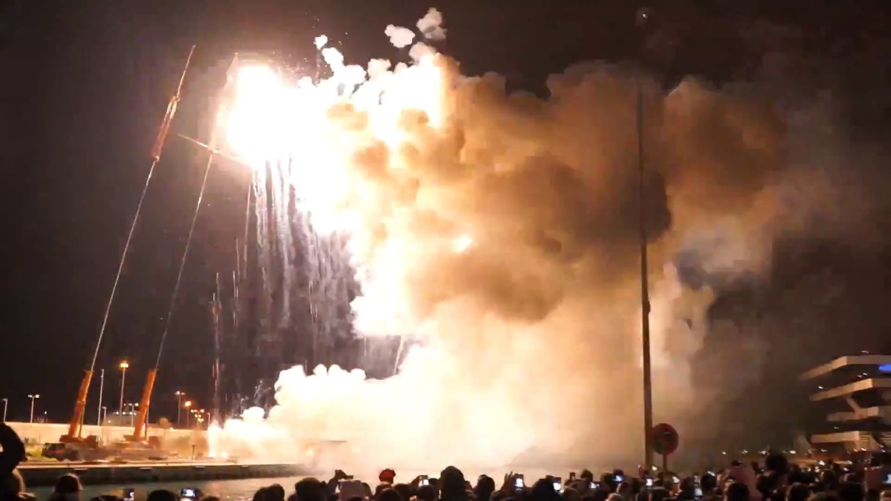 Double Vertical Mascleta At The Veles e Vents - Fallas 2018 - Valencia, Spain @fireworksfestivals