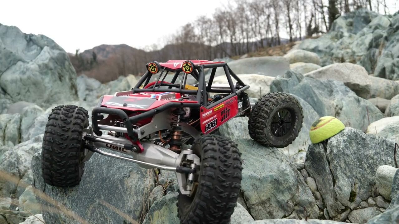 Capra 4WS slow crawl.