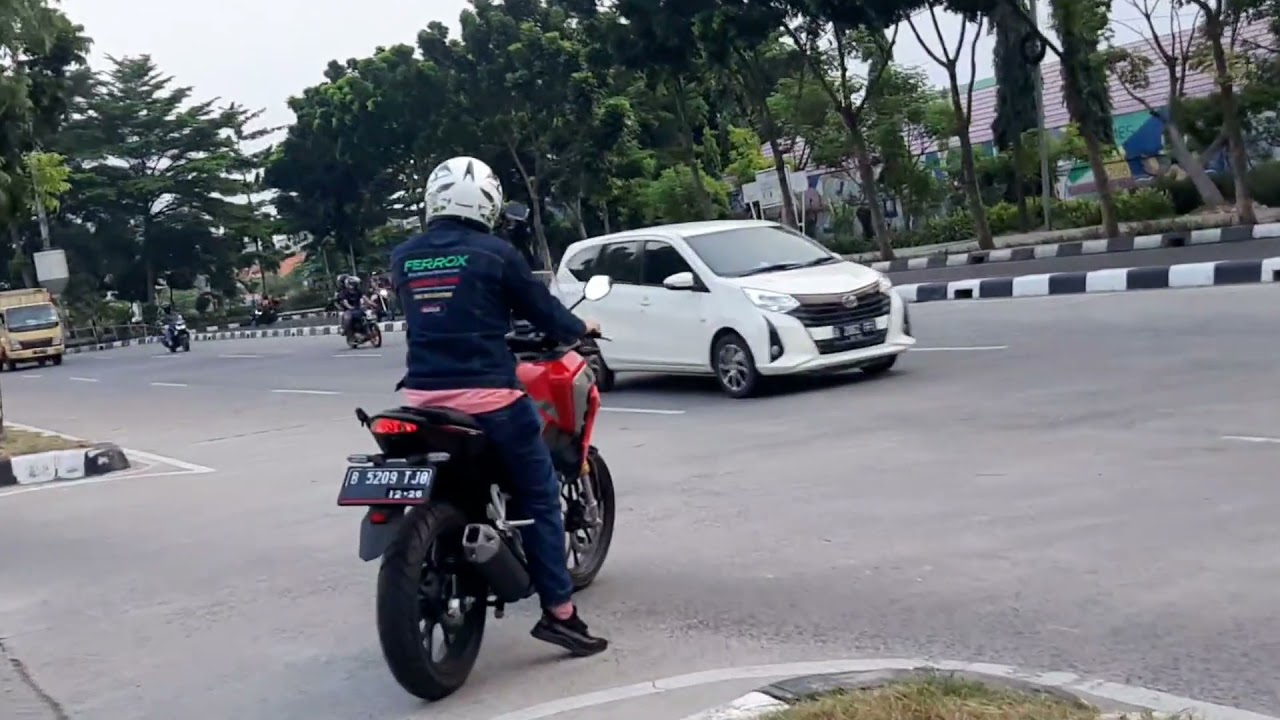 Riding Honda CB150X 2022