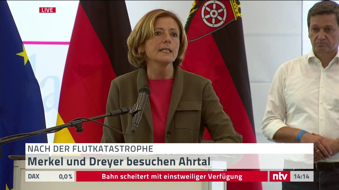LIVE: Merkel und Dreyer besuchen gemeinsam das Flutgebiet im Ahrtal