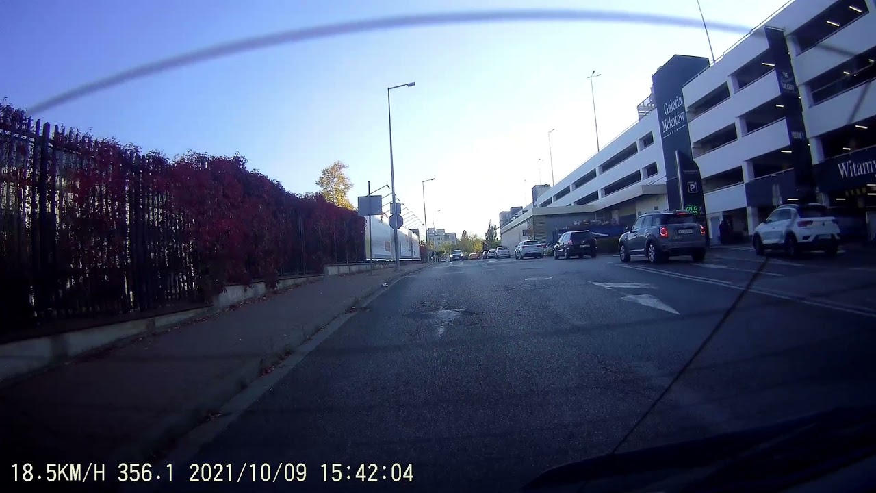 Babka w Audi zalicza kombosa wykroczeń drogowych