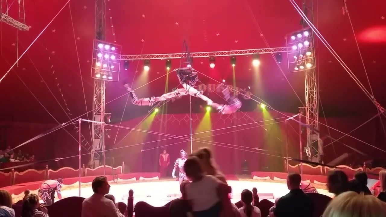 Circuba | Barras con rancas | Tom Duffy's Circus, Irlanda