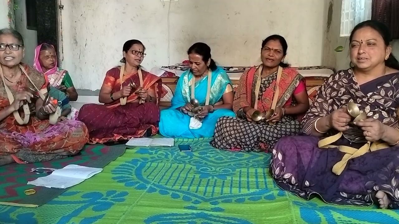 अभंग पंढरीच्या लोका किती मारू हाका