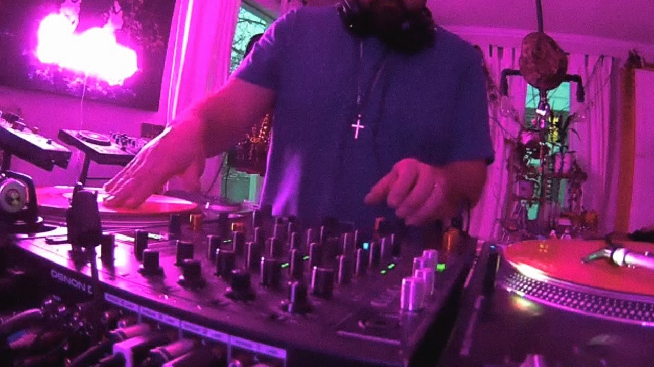 Yeg Groove Session 01 Deezruggz in the mix