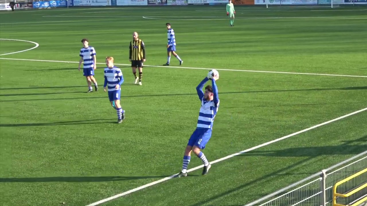 Oliveo 3 - Wilhelmus 2 voetbal in Pijnacker