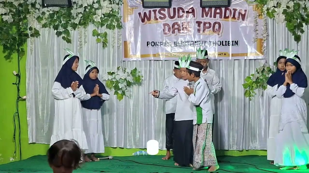PENAMPILAN KELAS 3 MADIN BUSTANUTTHOLIBIN BOTOREJO WONOSALAM DALAM HAFLAH AKHIRISSANAH 1447 / 2026