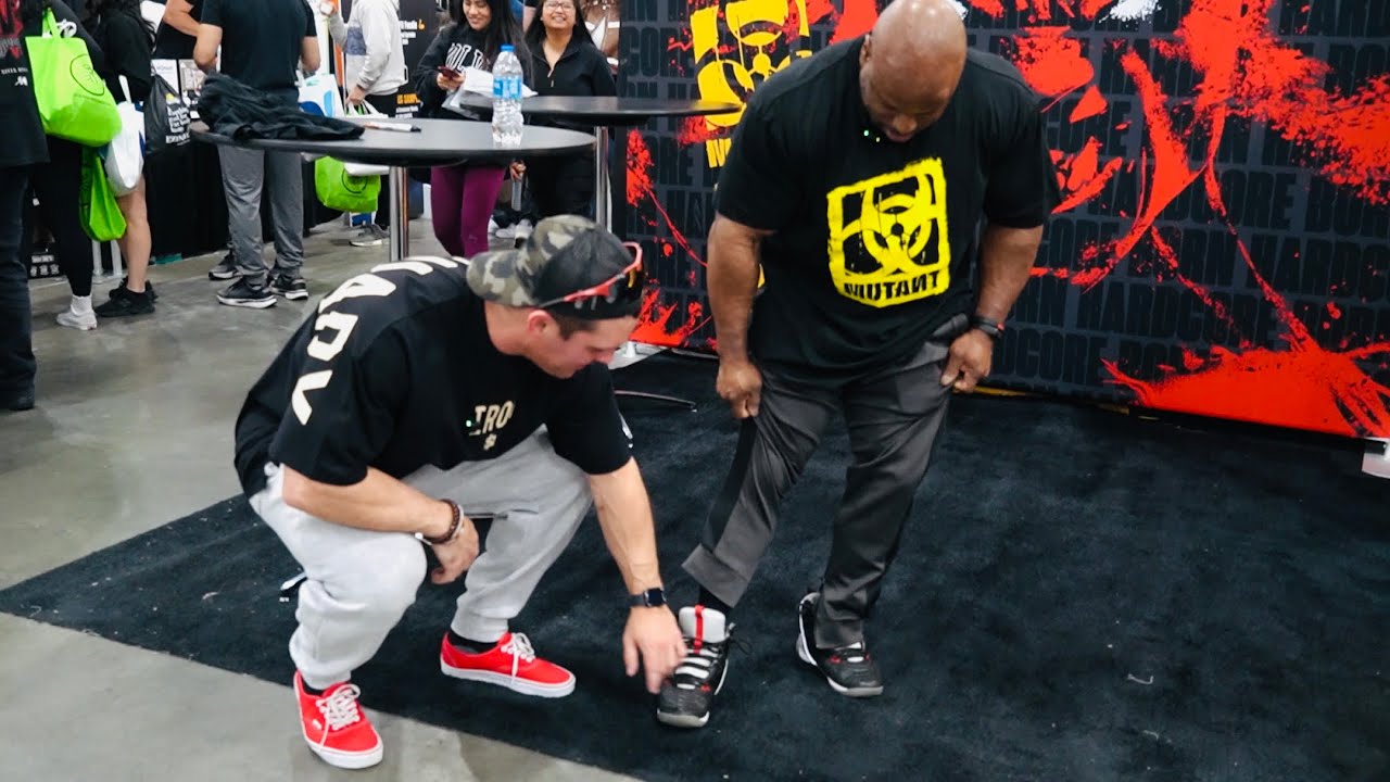 Mr. Olympia Champion Shaun Clarida at The LA Fit Expo (Part 3 of 3 @shaunclarida )