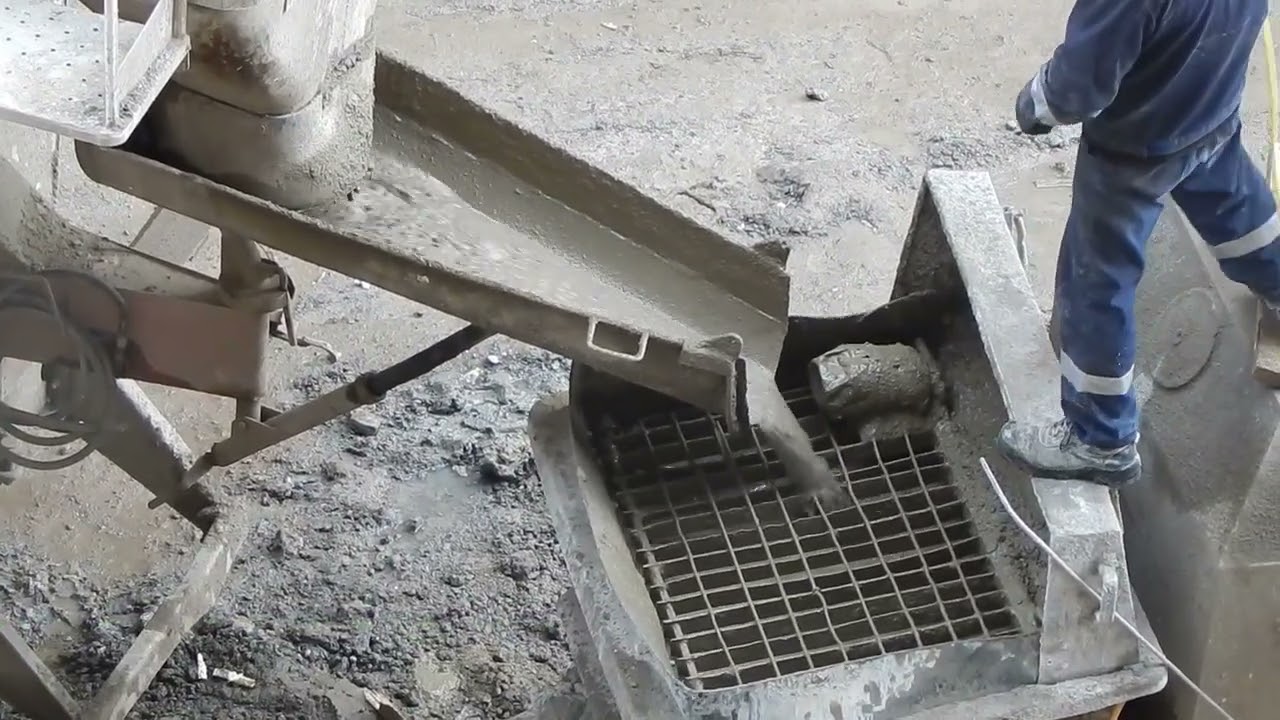 Запуск бетононасоса и подача бетона на высоту. Работает 1 оператор.