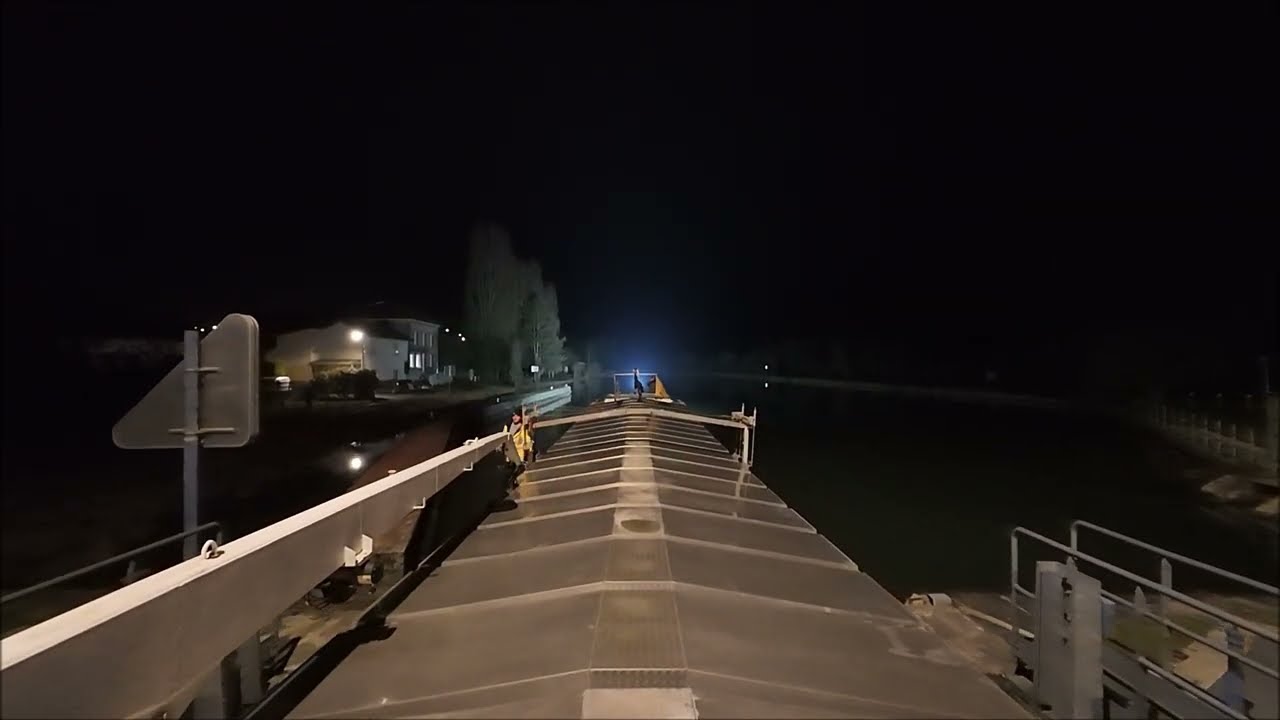 Péniche SPARTAN de nuit