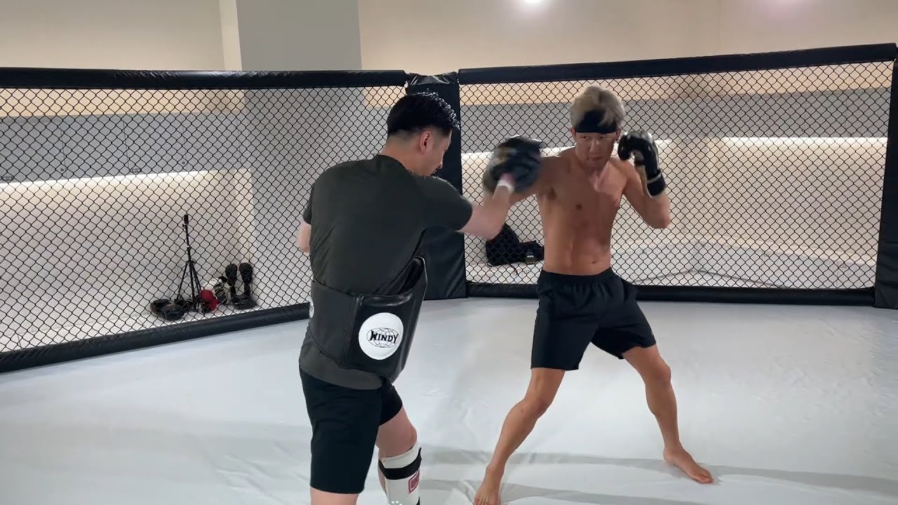 Mikuru Asakura проводит поединок по боевым искусствам впервые за полтора года