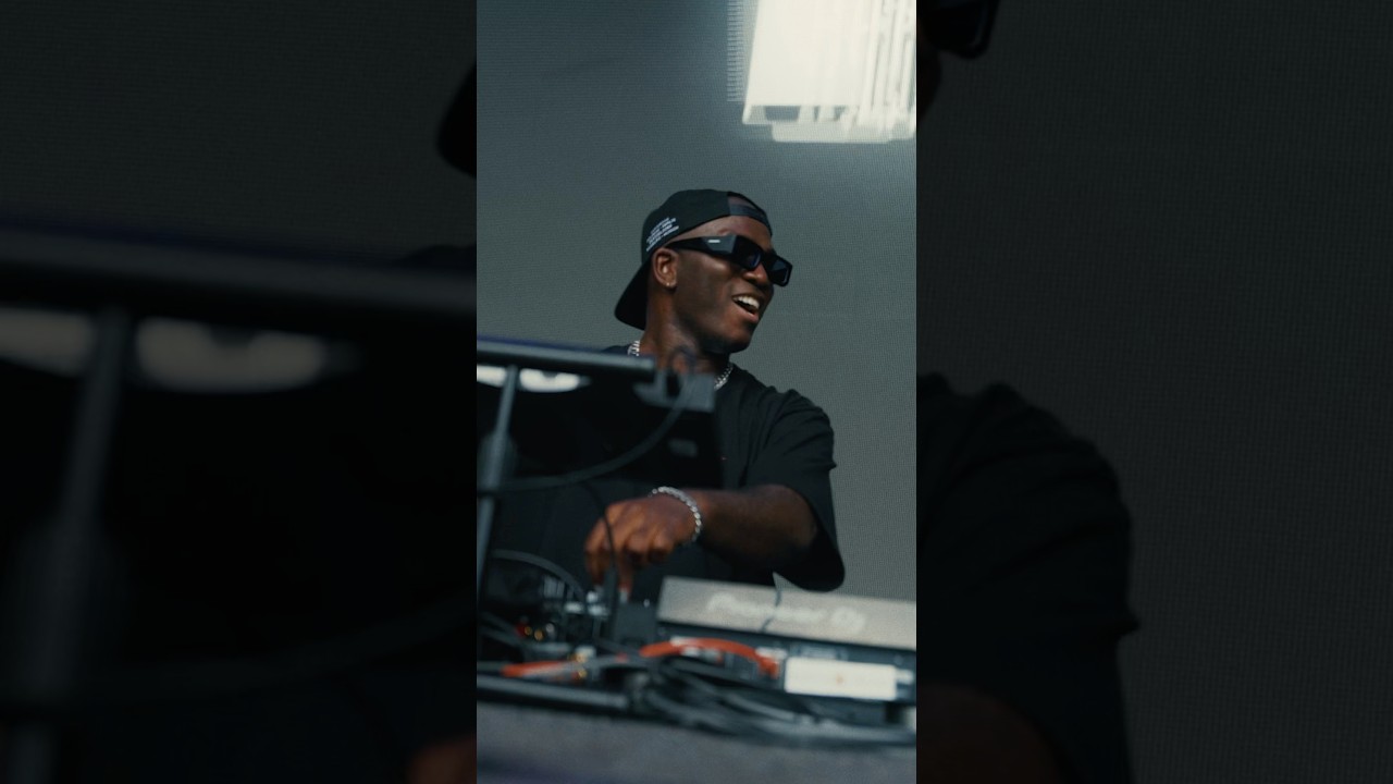 POV: Playing Michael Jackson at a Festival & the energy is UNREAL