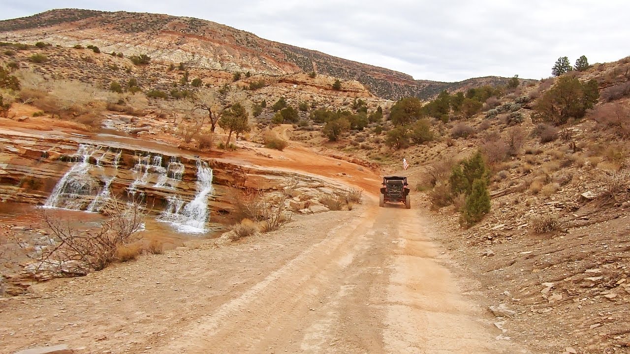 Toquerville Falls And Pucker Point