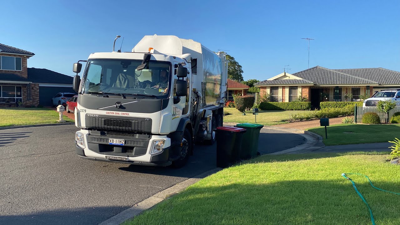 Hawkesbury Vegetation 2379 | smashing bins