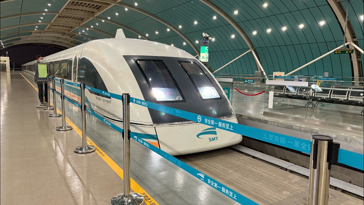 [Side view-4K] Shanghai maglev train from Pudong Airport Terminal 1&2 (November 6, 2025)