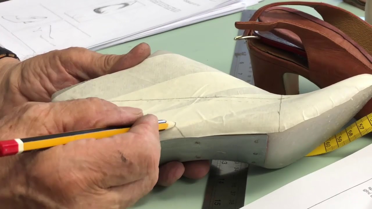 Décolleté Aperto Dietro (Chanel)  Part 2 - modello en carta della fodera e la tomaia