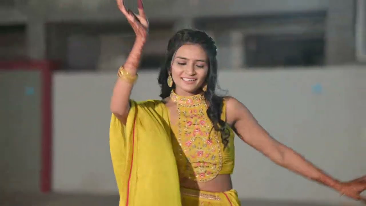 Dance dedicated to sister-in-law at Wedding