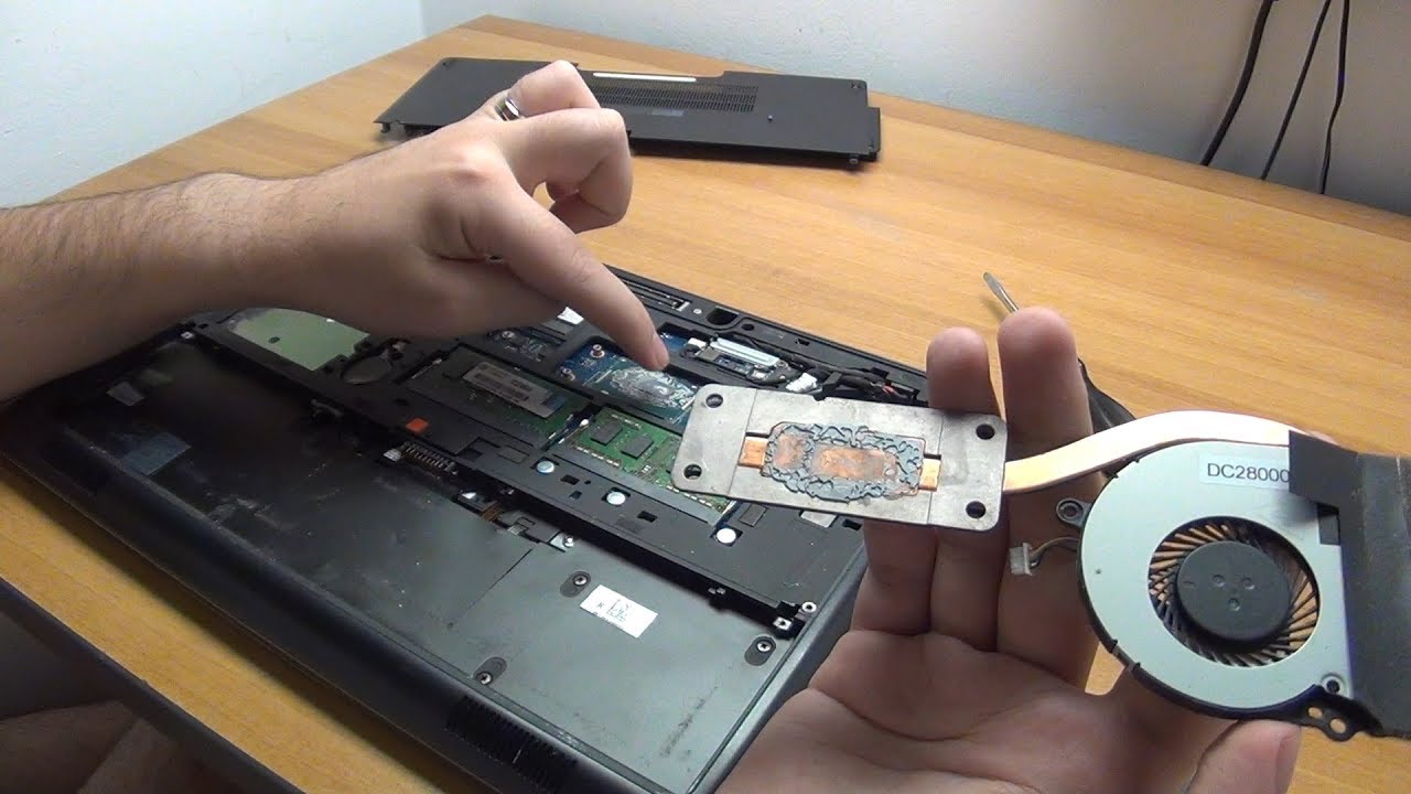 How to clean the cooler and change the thermal paste in a DELL E7440 laptop
