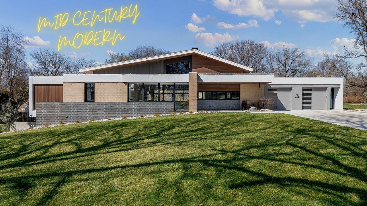 Inside a $1,812,000 Kansas City Mid-Century Modern Residence with Stunning Interior Design!