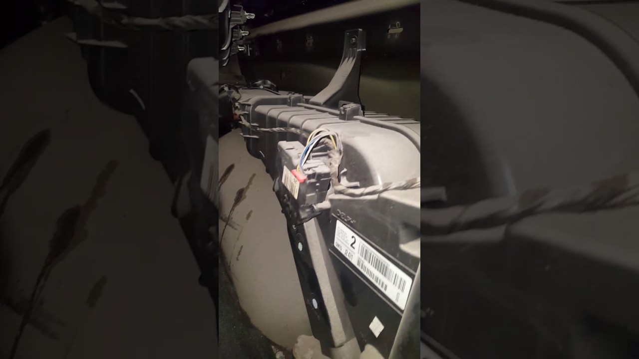 2011 Cadillac Escalade Esv Cold air front , hot air back . How to fix or bypass , 2 videos