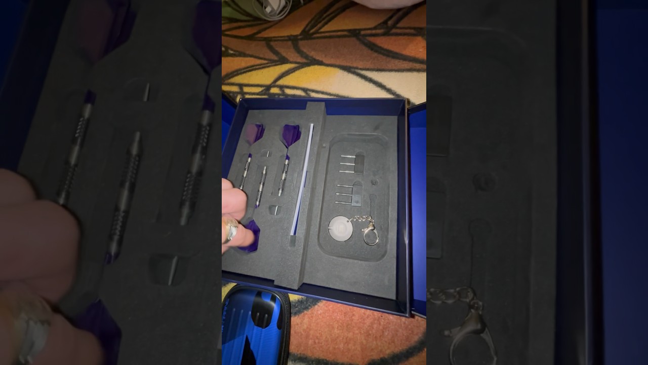 Target 975 Ultra Marine 24 Gram 250$ Darts Unboxing