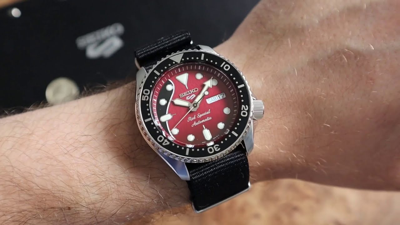 SEIKO 5 SPORTS BRIAN MAY / ЛИМИТКА RED SPECIAL. ЧАСЫ ГИТАРИСТА ГРУППЫ QUEEN