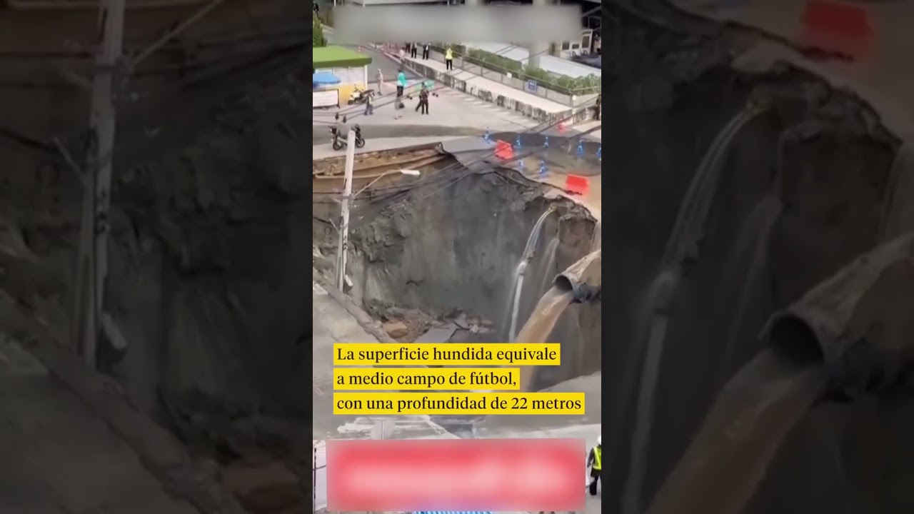 Aparece un extra&ntilde;o socav&oacute;n en el centro de Bangkok ante los ojos incr&eacute;dulos de los automovilistas
