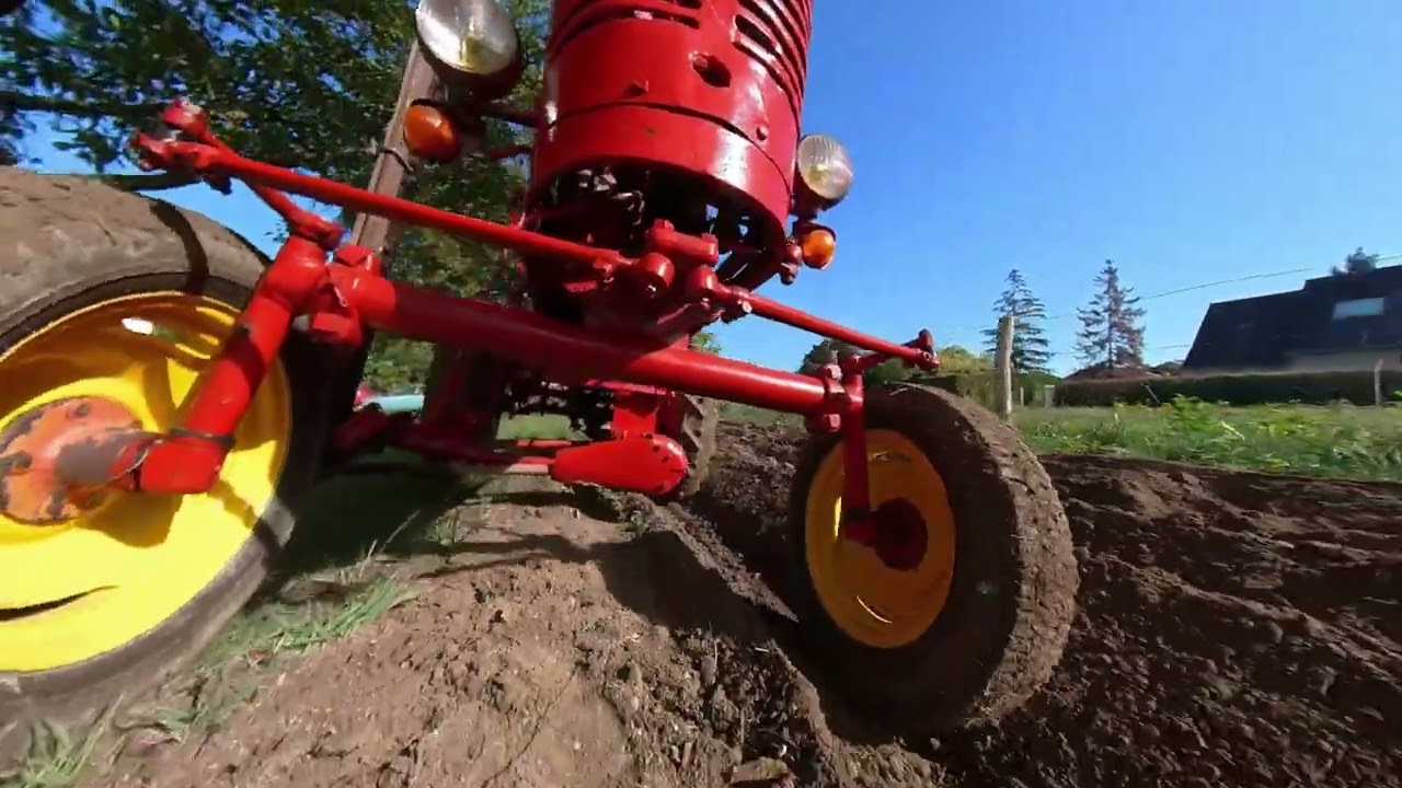136 - Plantage de poireaux en Pony Massey Harris