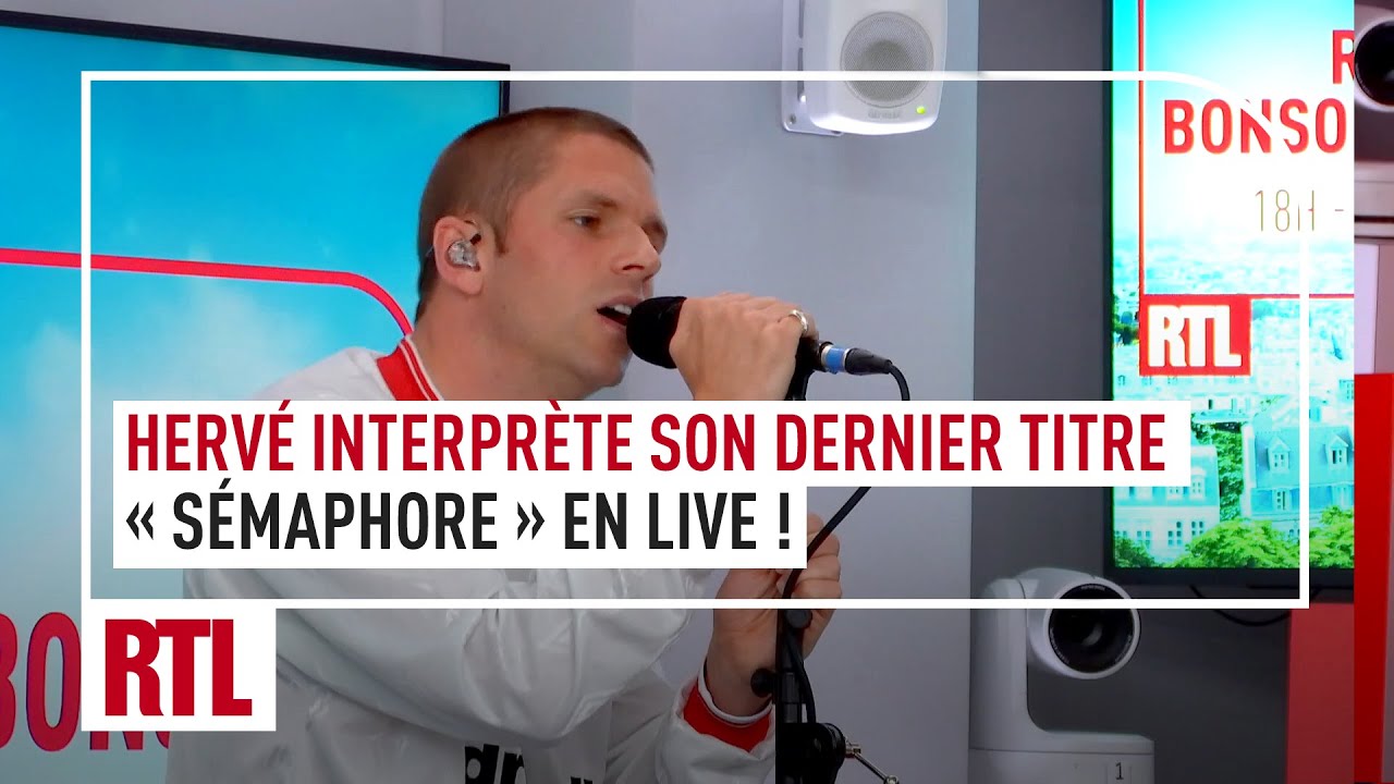 Hervé interprète en live son dernier titre 