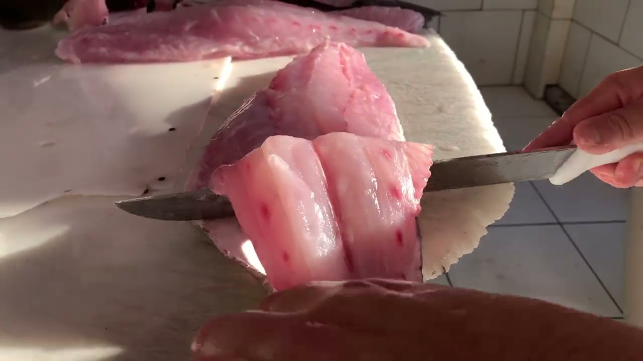 Fazendo um lindo filé de badejo.