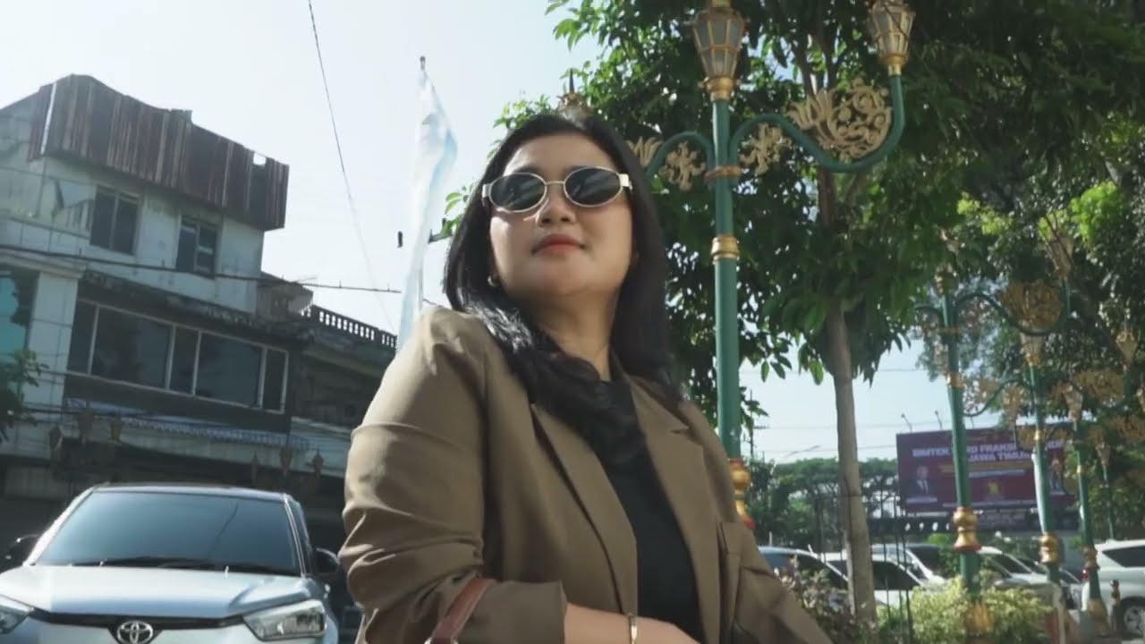 MODERN URBAN STYLE | SONY ZV-E10 LENS SIGMA 30mm / F 1.4 || Kayutangan Street Malang City