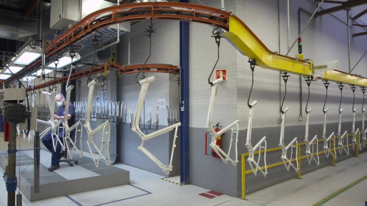 Holland Bikes présente la fabrication des vélos Gazelle - Etape 1 : la peinture