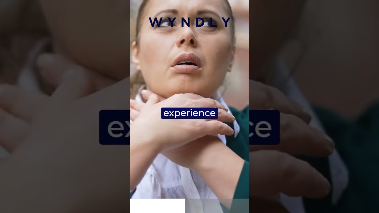 What are the symptoms of an ant bite allergy?