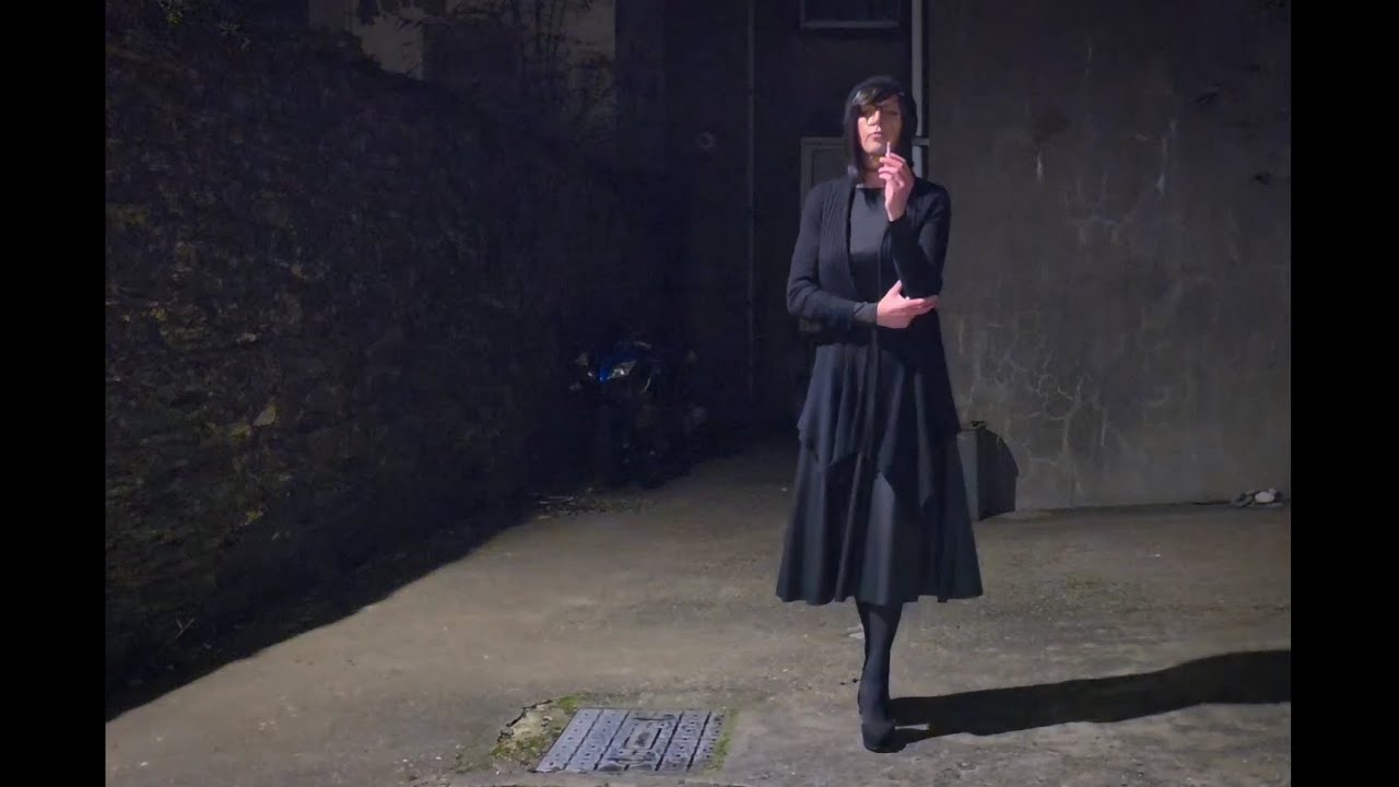 Crossdressing: Darth Sara, outside in black 💕🖤