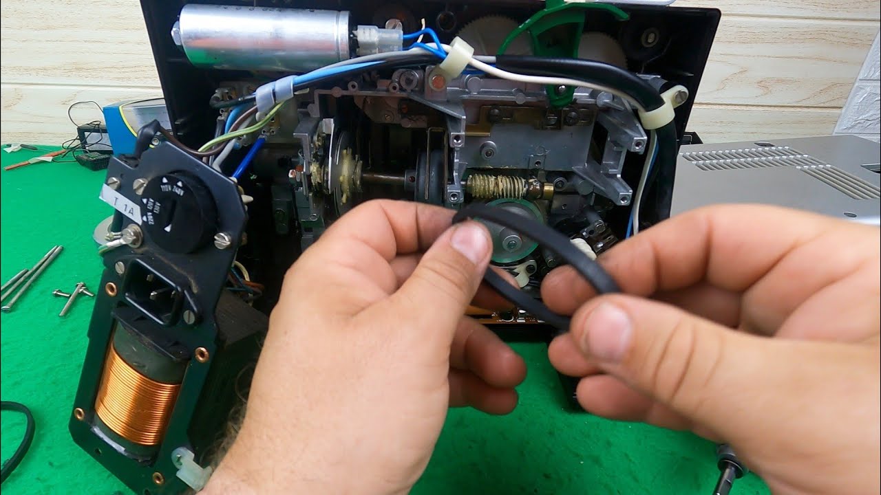Come SOSTITUIRE la cinghia PIATTA e lubrificazione proiettore super 8 Silma - TUTORIAL