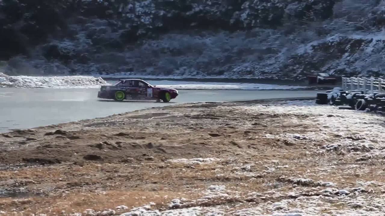 Naoki Nakamura drifting at YZ Circuit December 2014