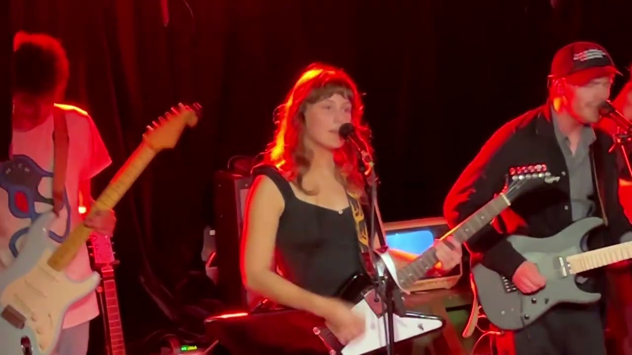 Honey I’m Home, Live at V11 Rotterdam, September 9th 2025