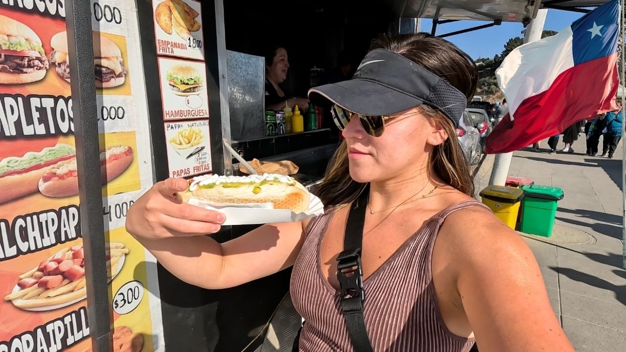 Probando COMIDA CALLEJERA en CHILE 🇨🇱 ¿Comen TODO ESTO?