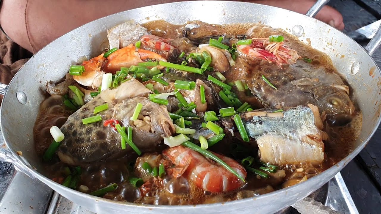 Tôm cá mới bắt cha nấu liền ''Cá Kho Me'' ăn cơm trên ghe | Ngư Dân Miền Tây #69