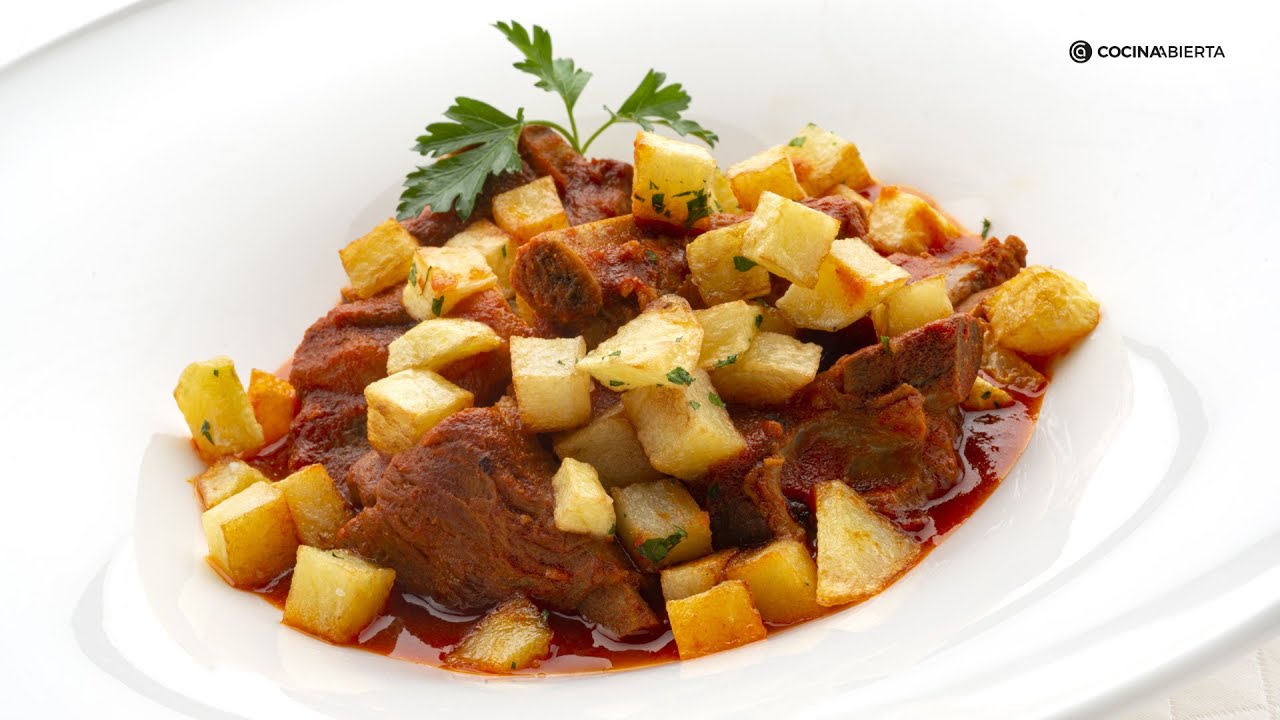 Costilla de cerdo en salsa roja, con el truco de Karlos para conseguir la carne más tierna