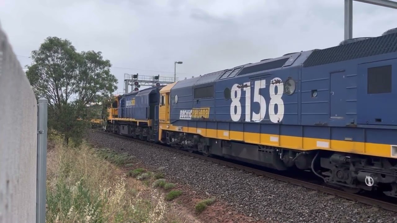 9711V SG PN Grain Train With Locos BL30 8158 XR559