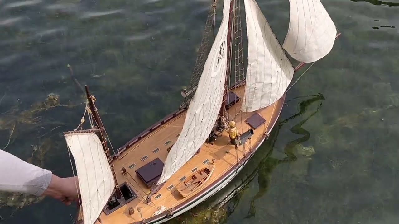 Le voilier Radiocommandé Colin  Archer de Yannick - MNDTV 2022 RC boat