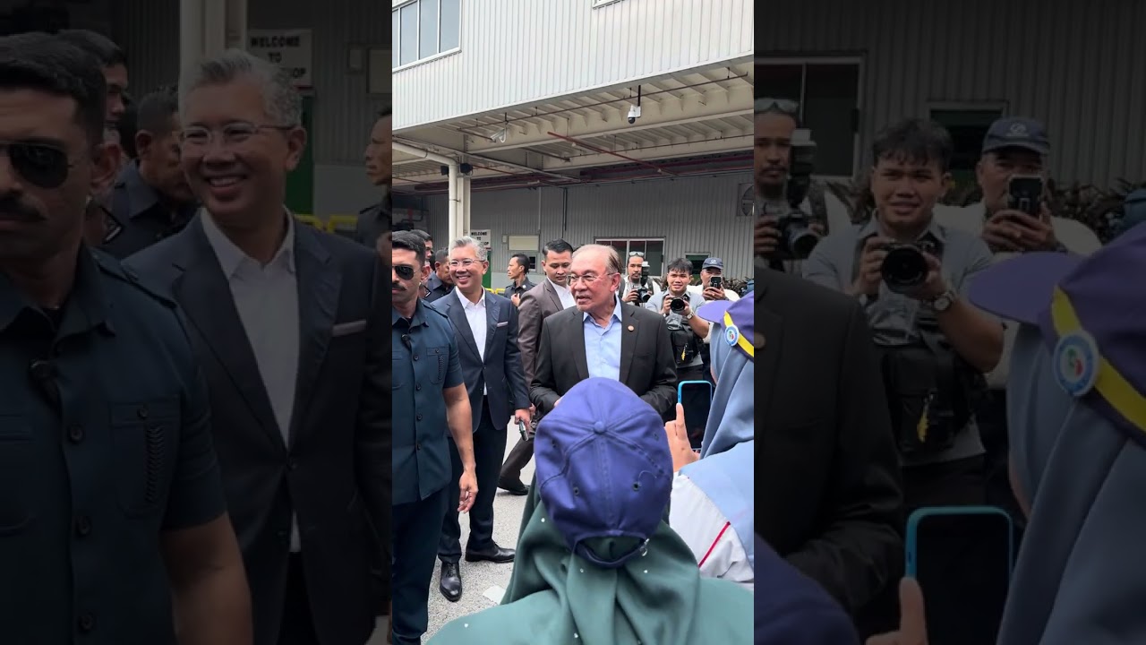 Bila PMX Anwar Ibrahim Ambil Phone Staff Perodua