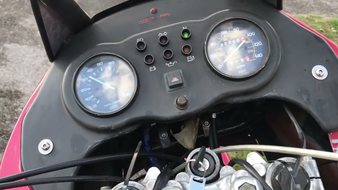 Guzzi Quota: Fixing the Oil Warning Lamp
