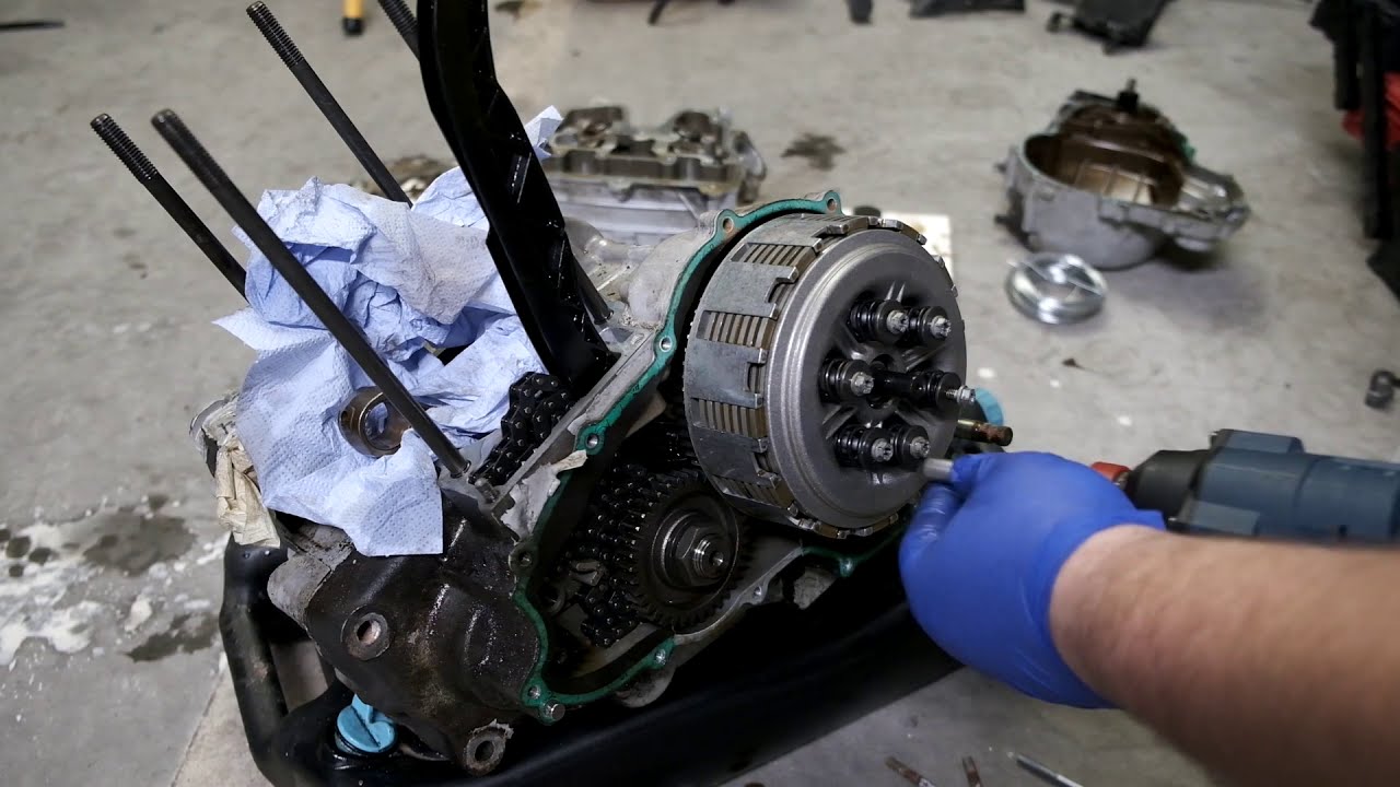 007 F650GS bottom end disassembly before splitting the case