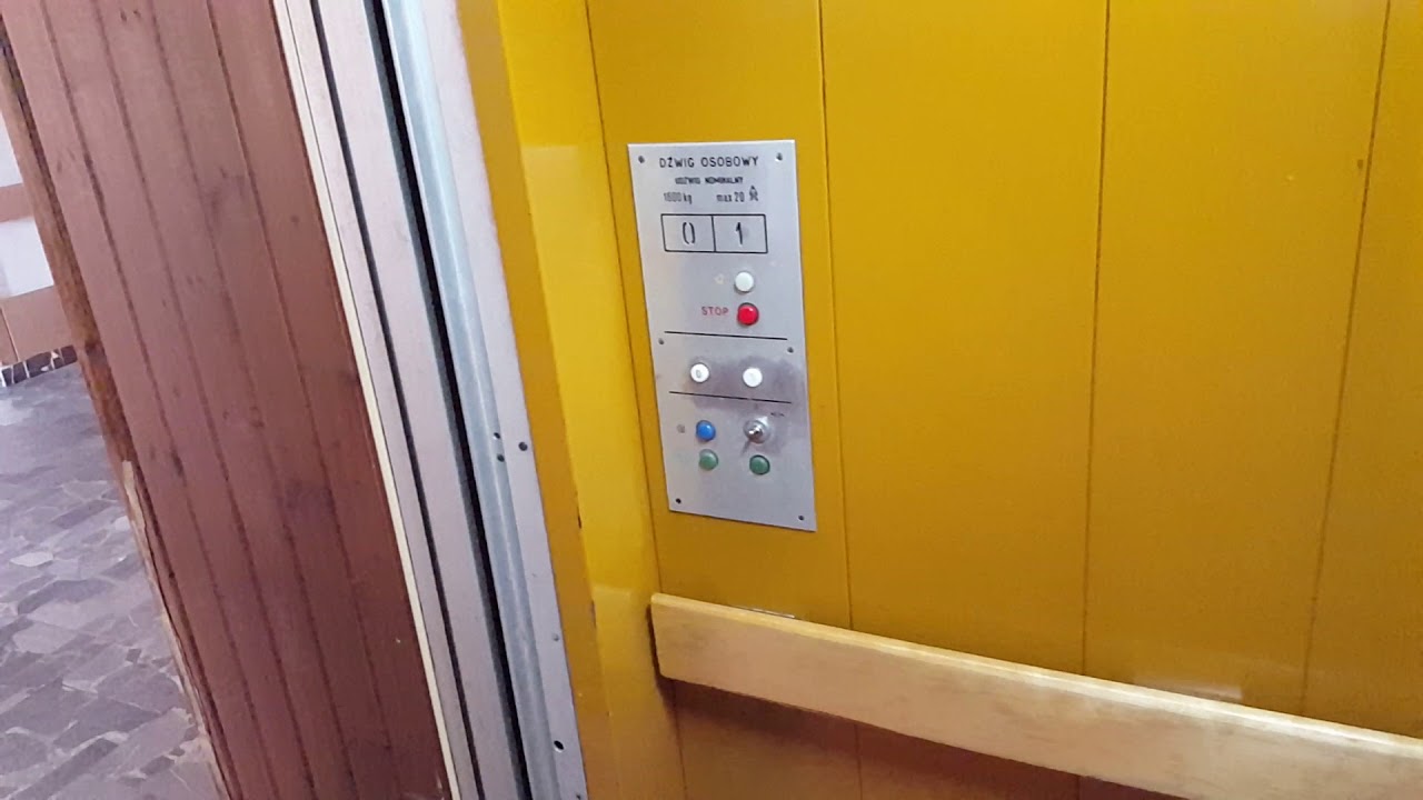 Winda ZREMB Zasuwany @ Dom Opieki Społecznej. Piekosz&oacute;w koło Kielc